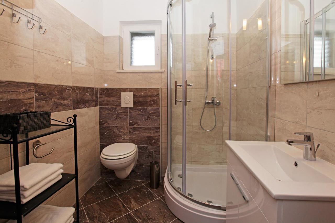 Iris Apartments Bol (Adults Only) Extérieur photo